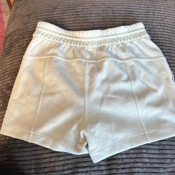 Luluemon Sofstreme high rise short 4 inches - Picture 2 of 5